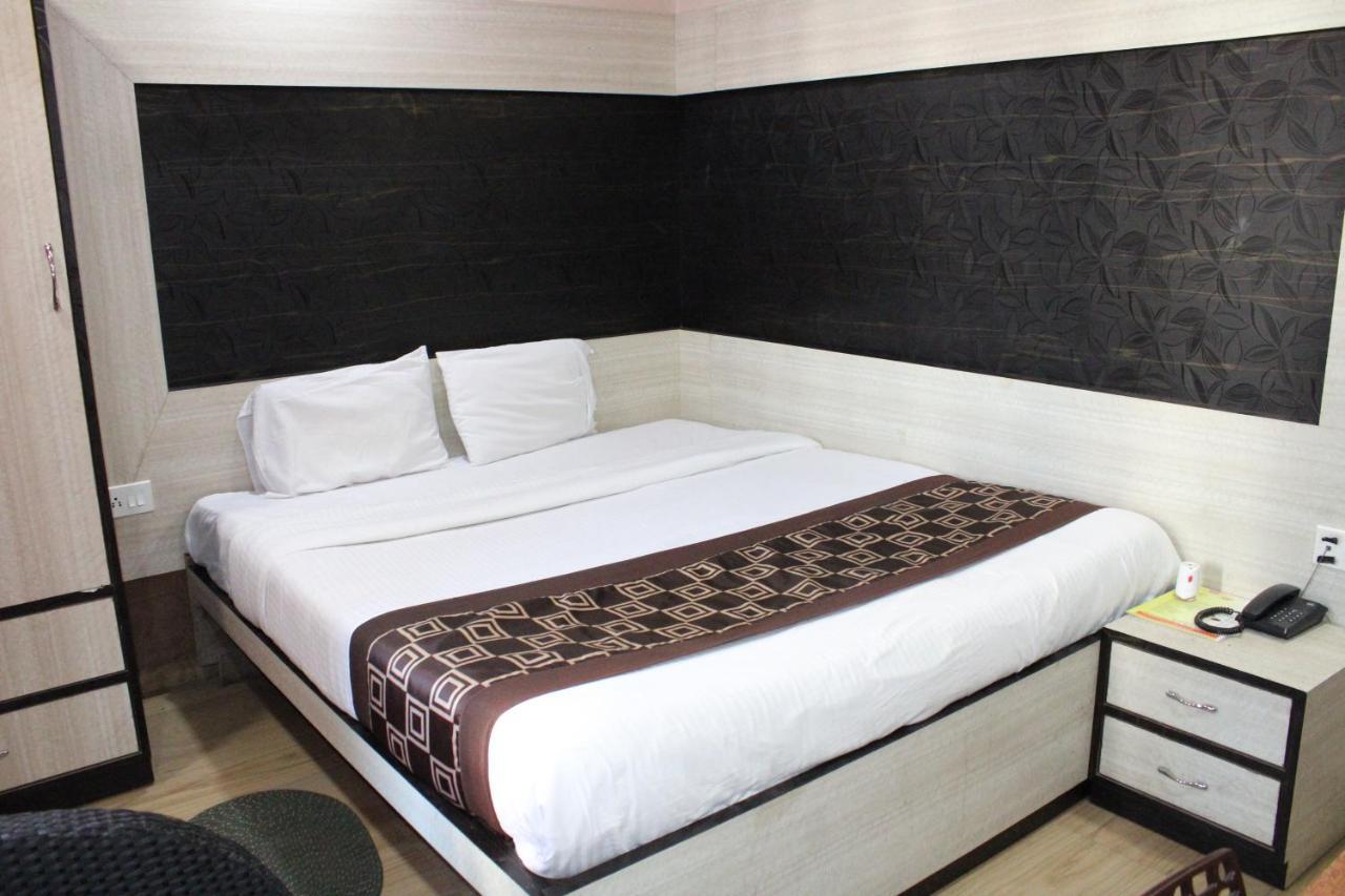 Hotel Square Park Dibrugarh Dış mekan fotoğraf