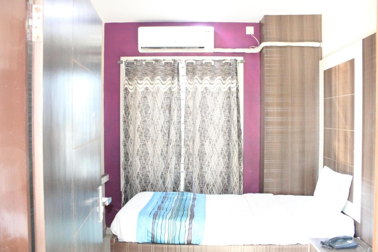 Hotel Square Park Dibrugarh Dış mekan fotoğraf