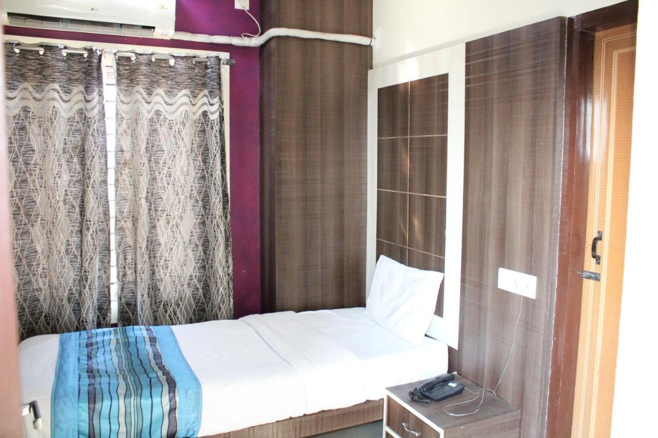 Hotel Square Park Dibrugarh Dış mekan fotoğraf