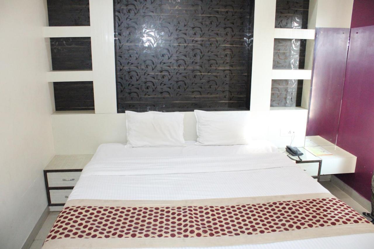 Hotel Square Park Dibrugarh Dış mekan fotoğraf