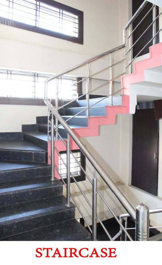 Hotel Square Park Dibrugarh Dış mekan fotoğraf